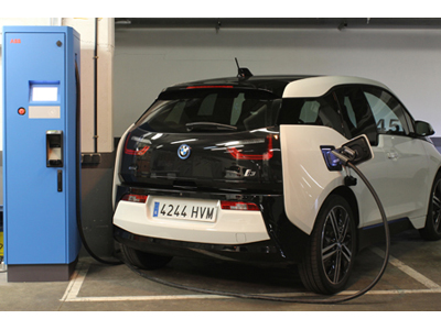 foto Iberdrola y BMW instalan el primer punto de recarga rápida para vehículos eléctricos.